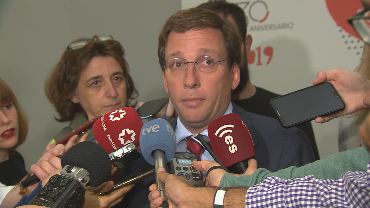 Almeida exige al Gobierno recursos para los refugiados porque Madrid está "al límite"