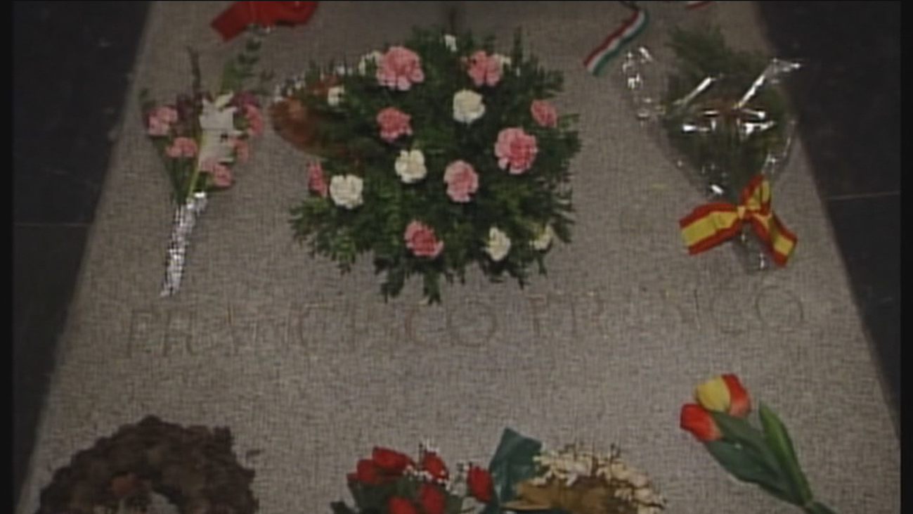 Calvo asegura que exhumarán a Franco "sin ningún tipo de honores"