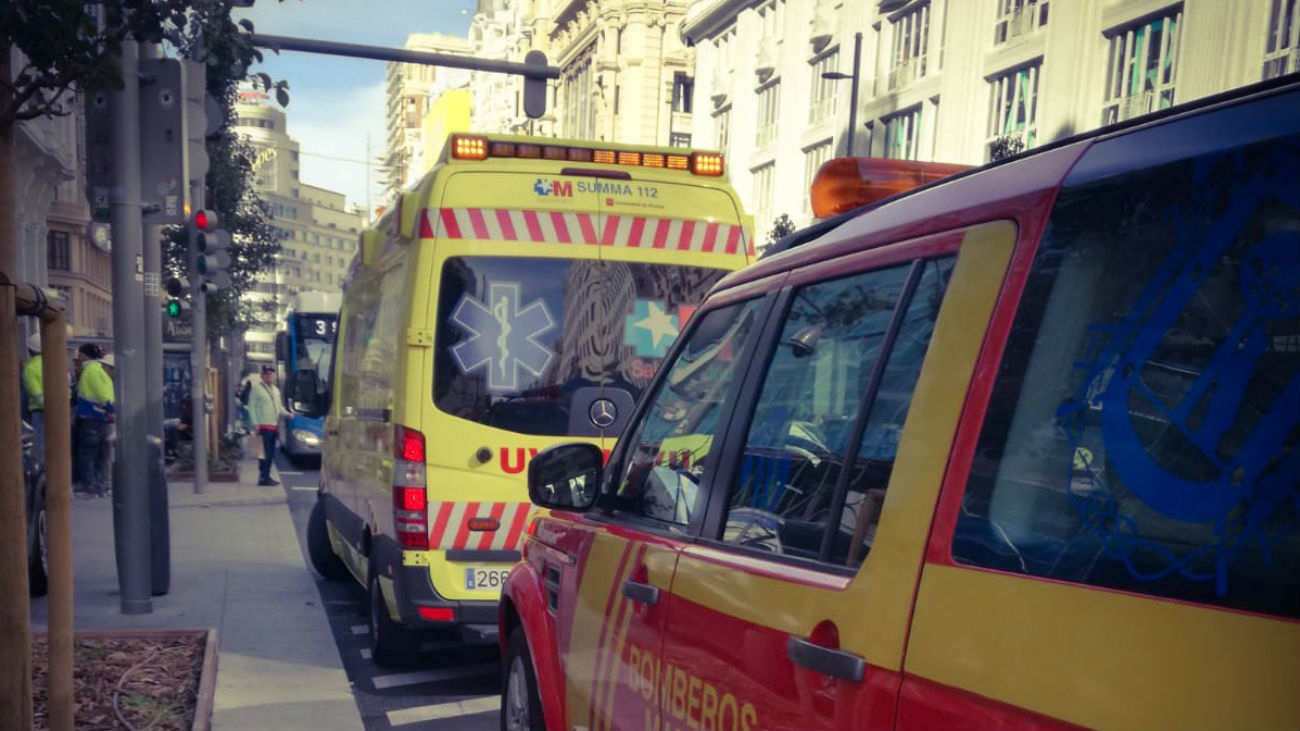 Ambulancia y coche de bomberos