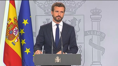 Casado pide a Sánchez que envíe un requerimiento a Torra para que cumpla la ley