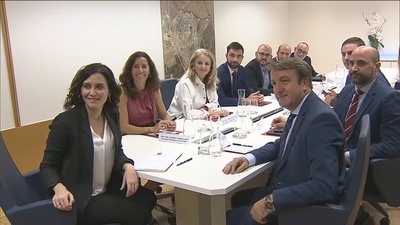 Ayuso se reúne con los alcaldes de la M-607 y reclama soluciones a Fomento