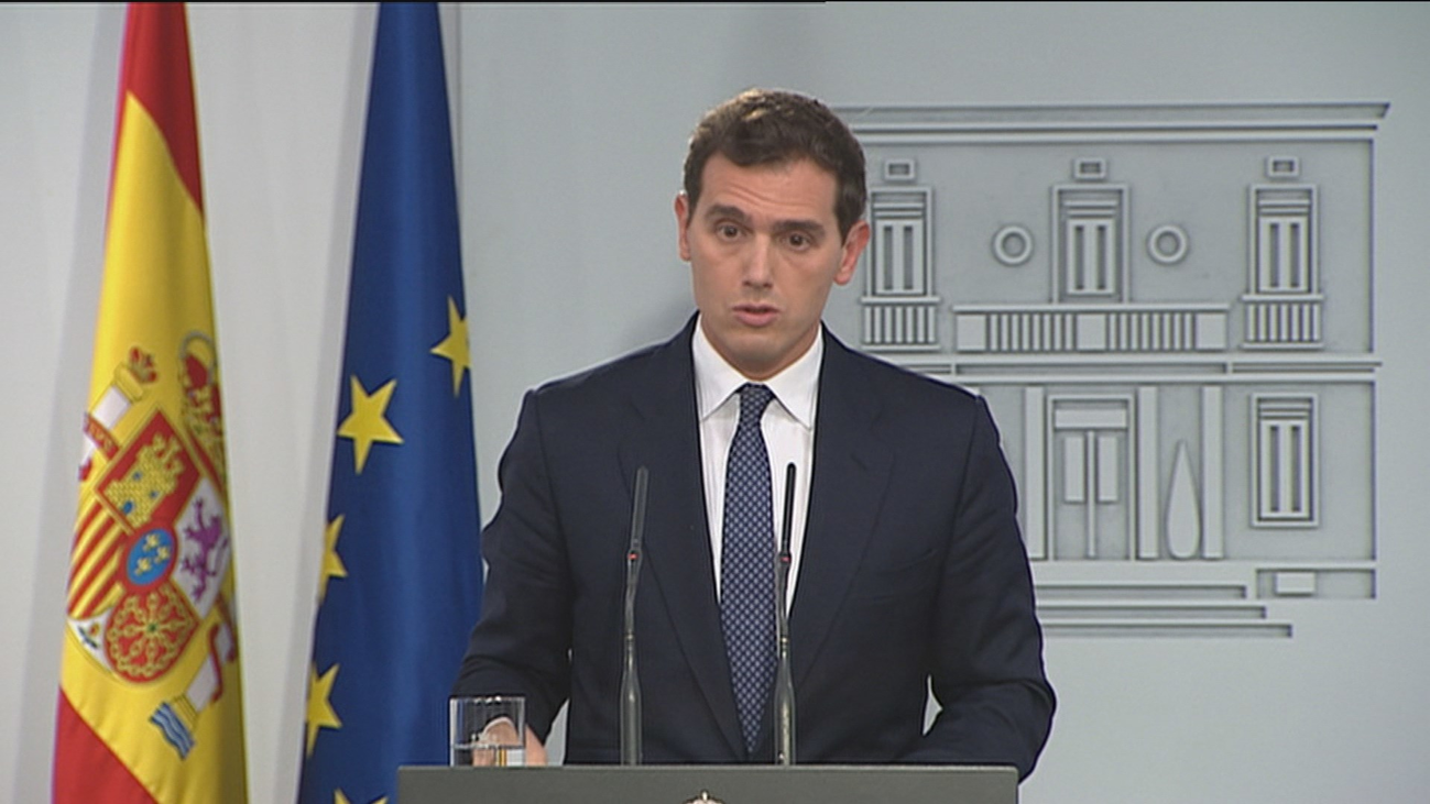 Rivera pide a Sánchez que aplique ya un 155 "de verdad" y cese a Torra