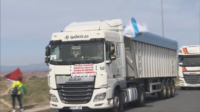Una caravana de 140 camiones de As Pontes  se concentra en Madrid
