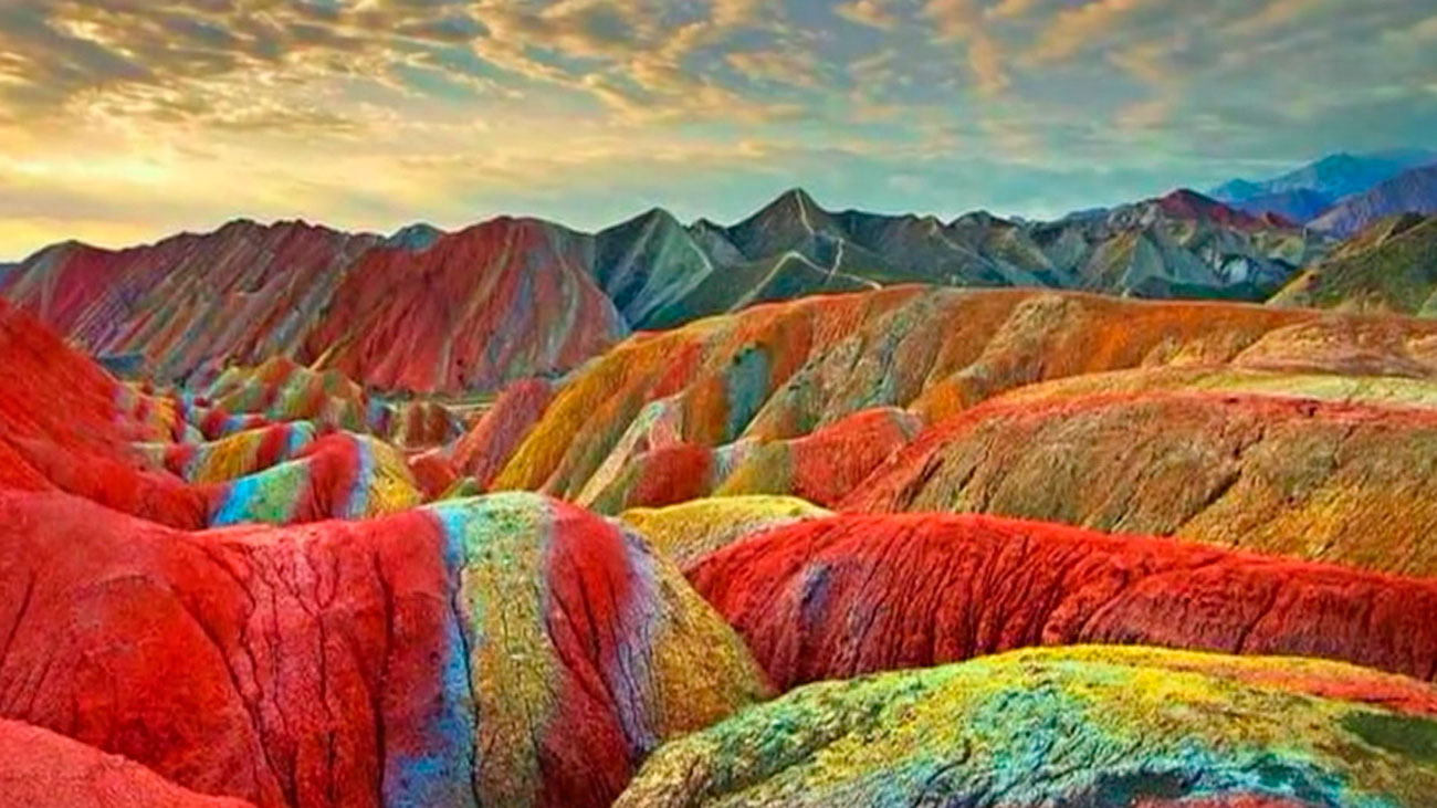 Unas montañas de arcoíris