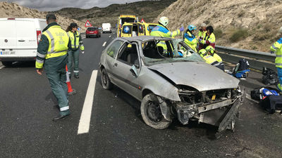 Muere un conductor al volcar su coche en la A-3 a la altura de Perales de Tajuña