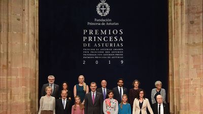 La princesa se estrena como presidenta de honor con la entrega de insignias