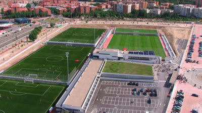 Los niños ya pueden aprender a jugar al fútbol en Vallecas