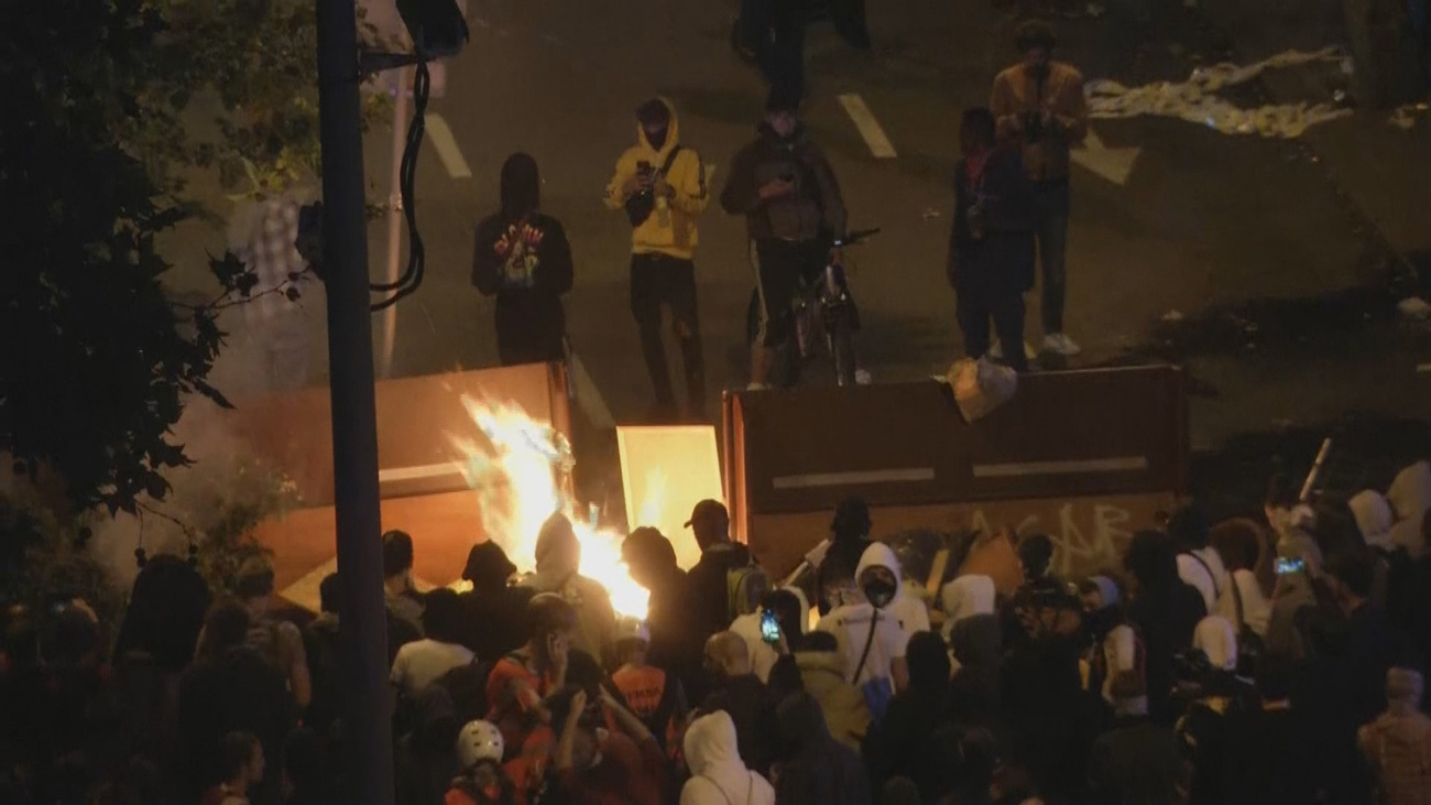 La policía dispersa la zona de Urquinaona-Claris  en Barcelona con proyectiles foam