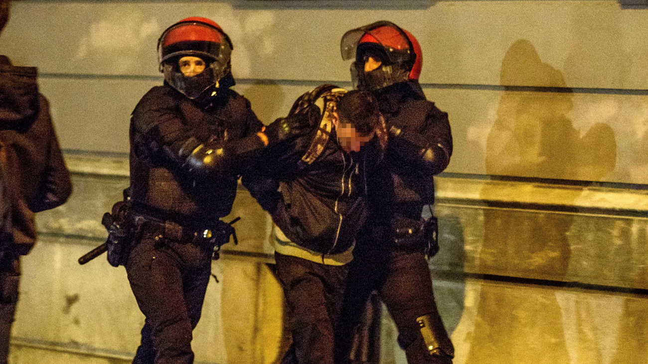 Una decena de detenidos en incidentes en Bilbao en protestas contra un acto de Vox
