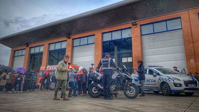 Los bomberos, como niños en Fuenlabrada