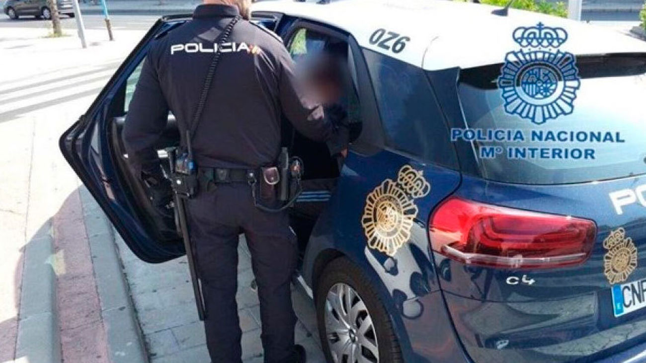 Detienen por estafa en Alcorcón a un hombre que simuló la venta de un coche en internet