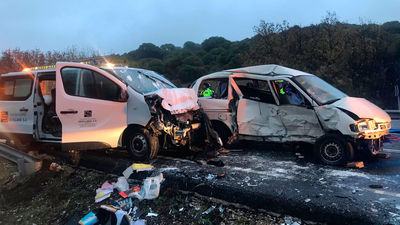 Siete heridos, uno de ellos grave, por el choque de dos furgonetas en Navas del Rey