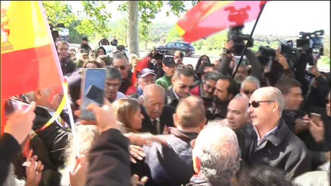 Sorpresa y revolución en el cementerio de Mingorrubio con la llegada de Antonio Tejero