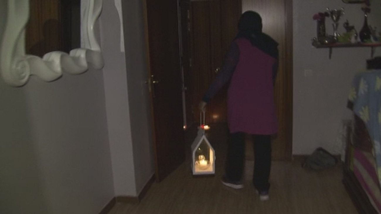 Se quedan sin luz por culpa de los okupas en un edificio de Alcobendas