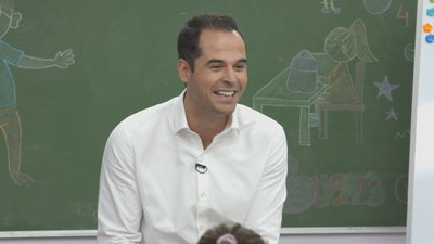 El vicepresidente Ignacio Aguado vuelve al cole