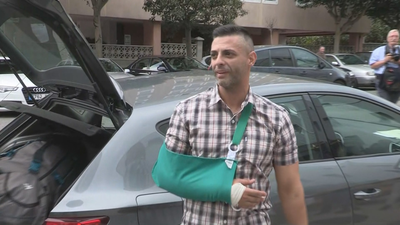 Vítores a los antidisturbios al regresar a sus casas desde Barcelona