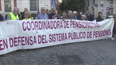 Más de 60 colectivos se concentran en Sol "en defensa de lo público"