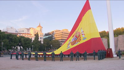 La Guardia Civil arría la bandera española en Colón por su 175 aniversario