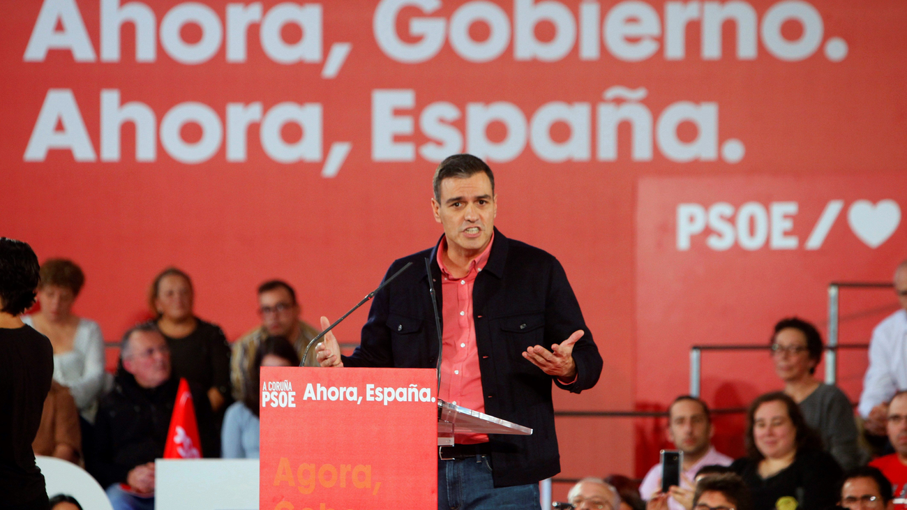 Sánchez critica las soluciones que proponen Casado y Rivera en Cataluña