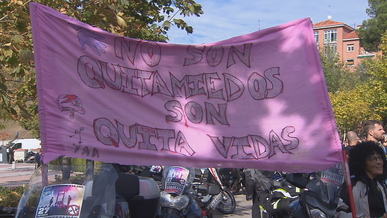 Los motoristas se movilizan contra los guardarraíles sin protección
