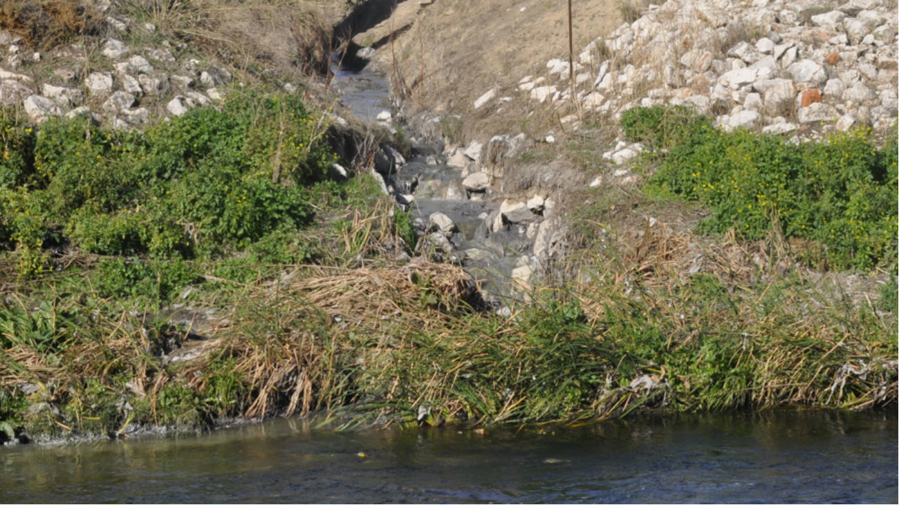 Vecinos de Perales del Río recogen firmas contra la estación elevadora de aguas residuales