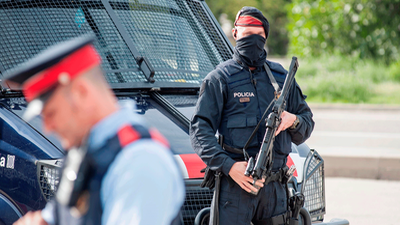 Los Mossos impiden a los CDR cortar el tráfico en la frontera con Francia