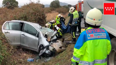 Muere una joven de 22 años en una colisión frontal con un camión en la M-601
