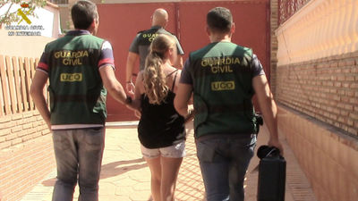 Detenida en Málaga una madre por abusar de sus hijas y vender los vídeos por Internet