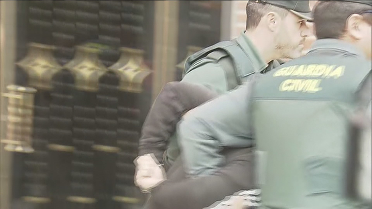 El juez mantiene en prisión al "carnicero tatuador" y deja libre a su expareja