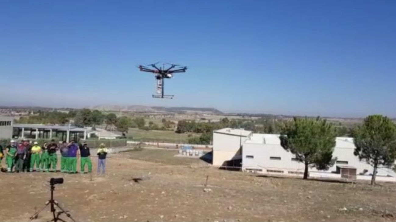 Torres de la Alameda reforesta con drones su polígono industrial