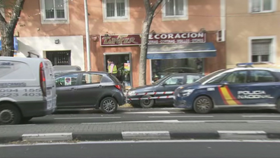 Hallan el cadáver de un hombre con golpes en la cabeza en una tienda del Paseo de Extremadura