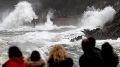 El paso de la borrasca ‘Amelie’ deja una fallecida, caídas de árboles y carreteras cortadas