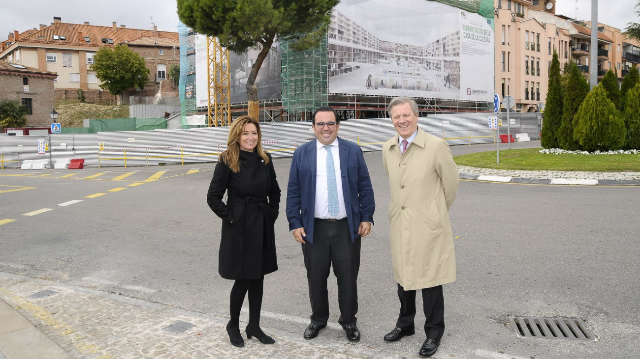 El alcalde de Boadilla visita las obras de la nueva biblioteca