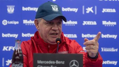 Aguirre: "Más les vale a los futbolistas estar comprometidos"