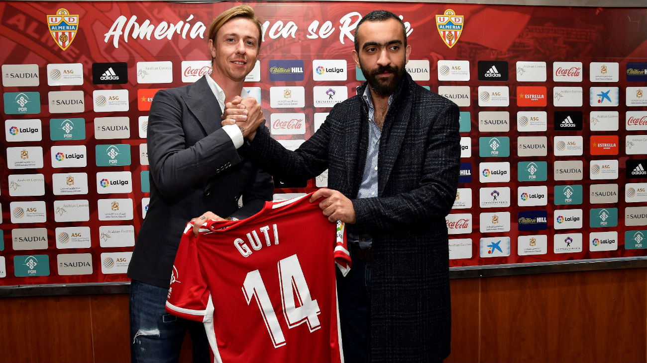 Guti, presentado como una "leyenda" en el Almería