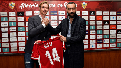 Guti, presentado como una "leyenda" en el Almería