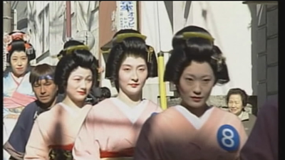 Kioto prohibe los selfis con sus geishas