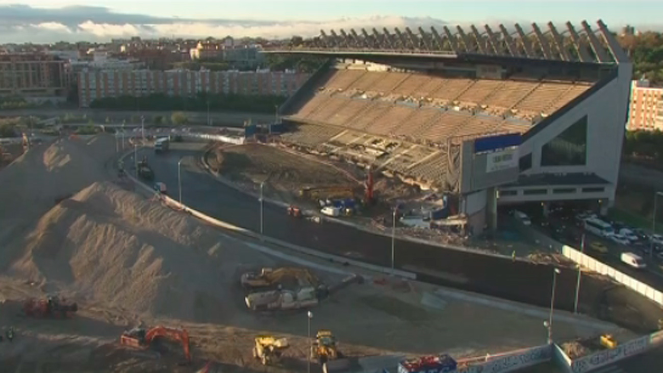 Comienzan los desvíos en la M-30 para derribar la última grada del estadio Vicente Calderón