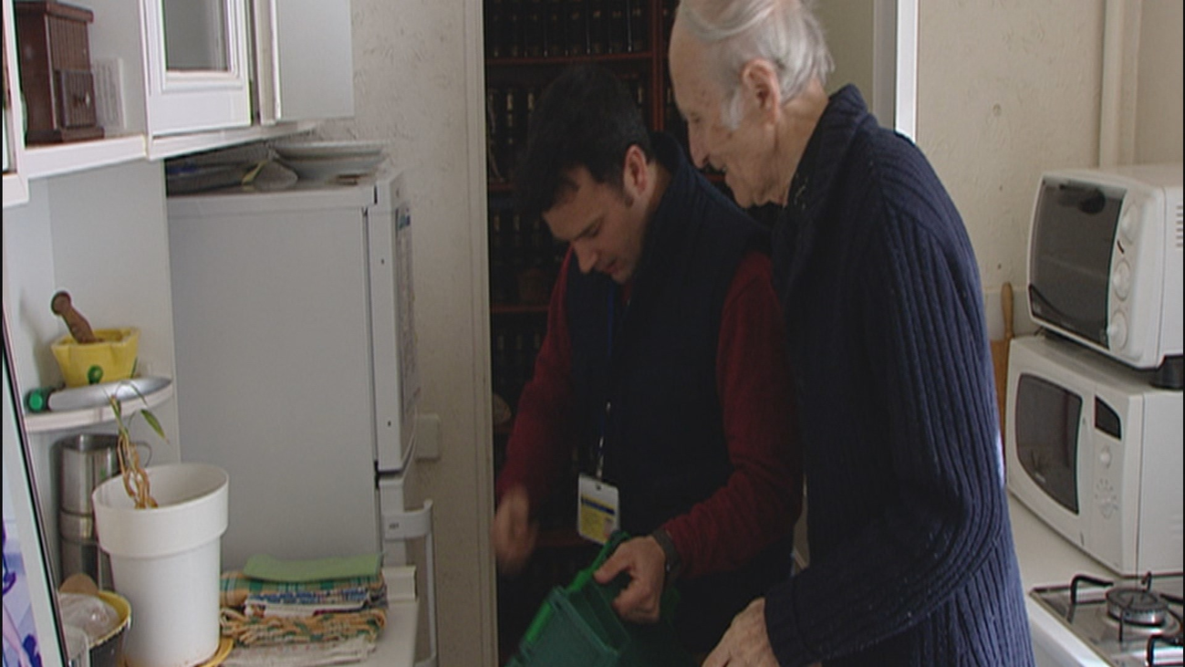 Madrid inyecta 4 millones en teleasistencia para reducir la lista de espera