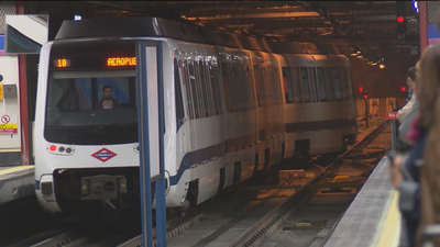 Un guardia civil frena una reyerta con machete en un vagón del metro de Madrid