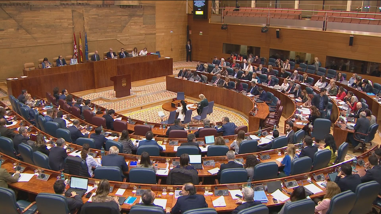 El Gobierno estudia recurrir la iniciativa de la Asamblea de Madrid sobre ilegalización de partidos