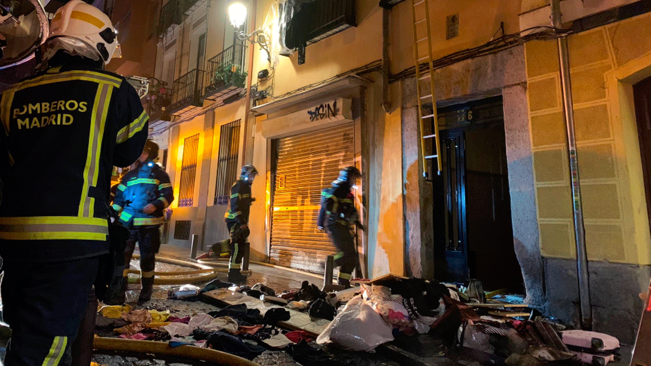 Intervención de los bomberos en el incendio