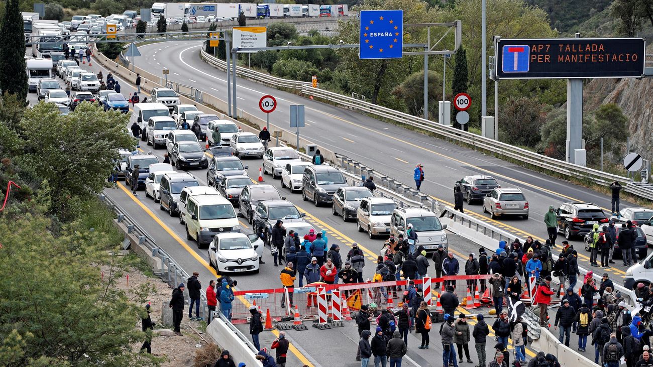 Tsunami Democràtic corta la frontera con Francia en La Junquera