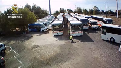 Detenido un empresario por usar autobuses ilegales para transportar pasajeros