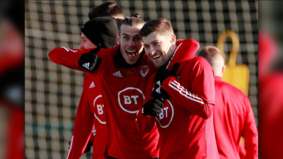 Bale, de lesionado en el Real Madrid a entrenarse con Gales