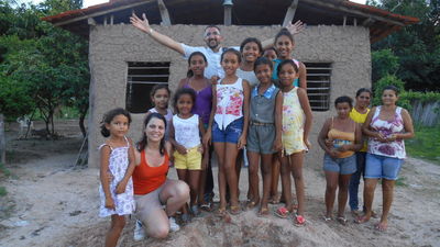 'Hagamos sonreír' y el padre Alberto llevan el deporte a Lago Verde
