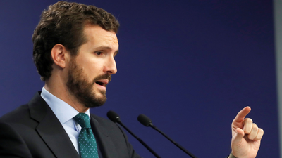 Casado dice que Sánchez "radicaliza" el Gobierno con su acuerdo con Pablo Iglesias