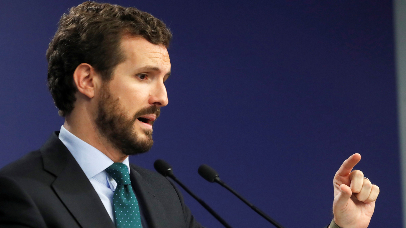 Casado dice que Sánchez "radicaliza" el Gobierno con su acuerdo con Pablo Iglesias