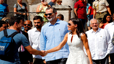 Los reyes pasean por la Habana Vieja en su primera visita de Estado a Cuba