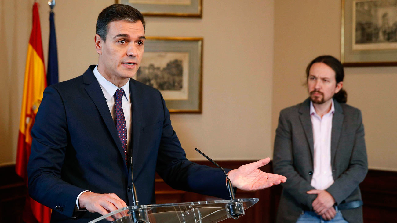 Pedro Sánchez en el Congreso de los Diputados tras llegar a un acuerdo con el líder de Unidas Podemos, Pablo Iglesias